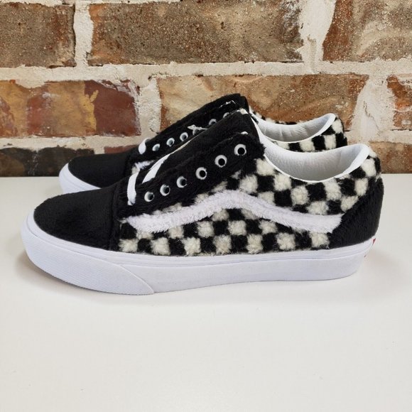Vans Old Skool (Sherpa) Checker Black Faux Fur Shoes Women's Size 9.5 - Picture 3 of 10